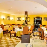Отель Logis Le Vieux Logis 3*