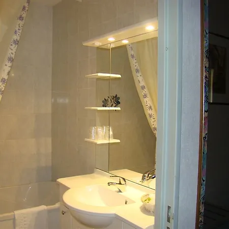 Hotel Logis Le Vieux Logis 3*