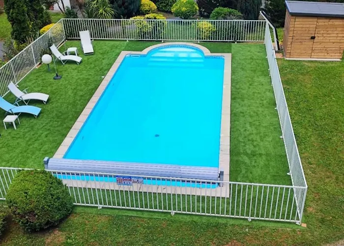 فندق Logis Le Vieux Logis 3*