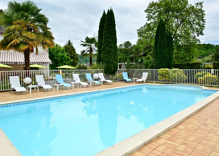 Logis Le Vieux Logis فندق