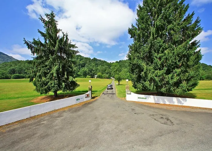 Logis Le Vieux Logis Hotel