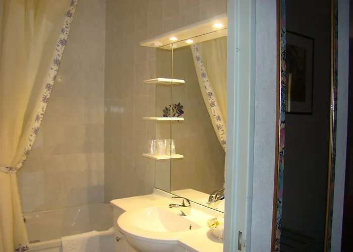 Hotel Logis Le Vieux Logis 3*